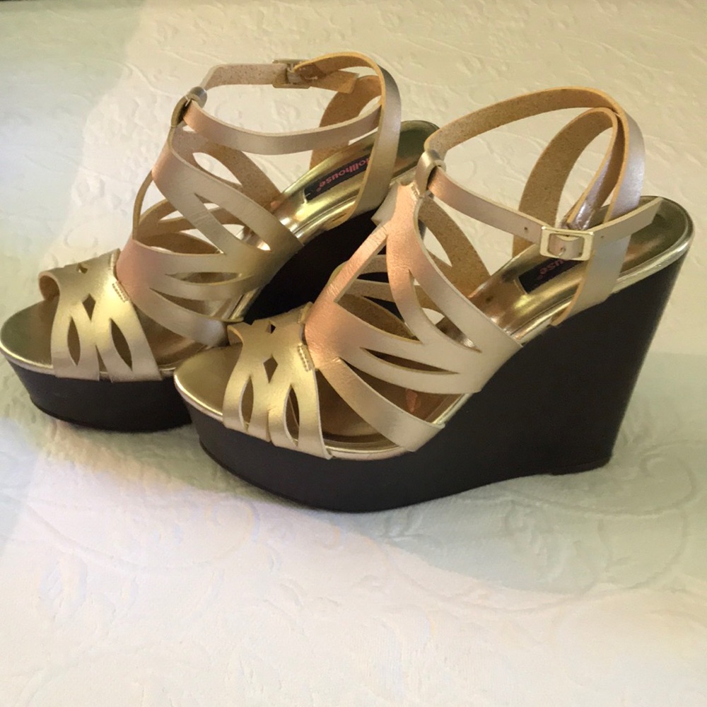 Dollhouse size 9 gold platform wedges!